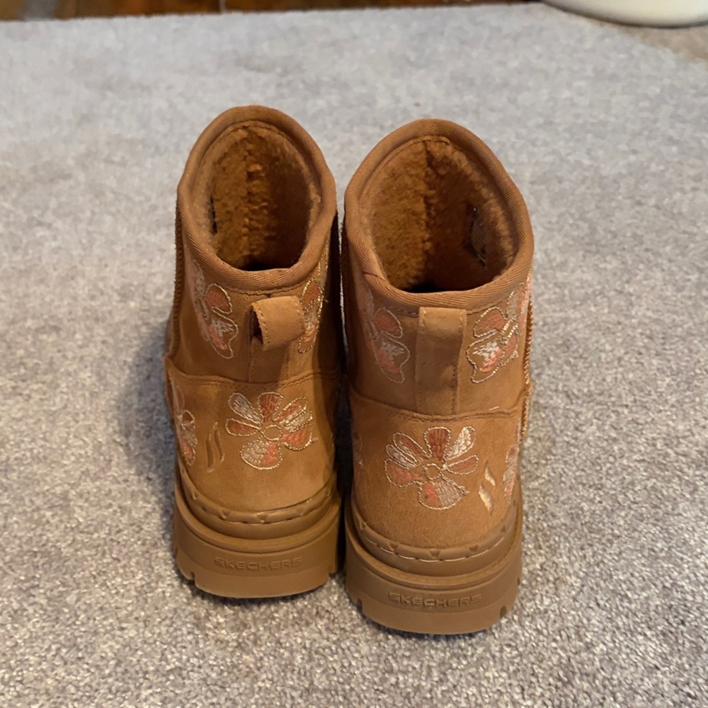 Skechers Women’s Chestnut Embroidered Platform Winter Boots - Picture 4 of 6